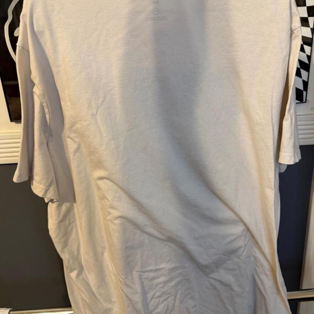 Poolside Graphic Tee - Picture 2 of 4